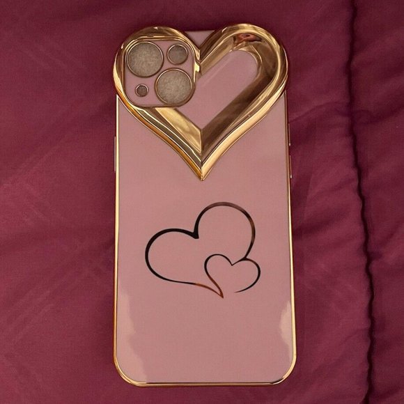 iPhone 13: Purple Heart Design Silicone Case for iPhone 13, 6.1 Inch Screen Size - Picture 1 of 5
